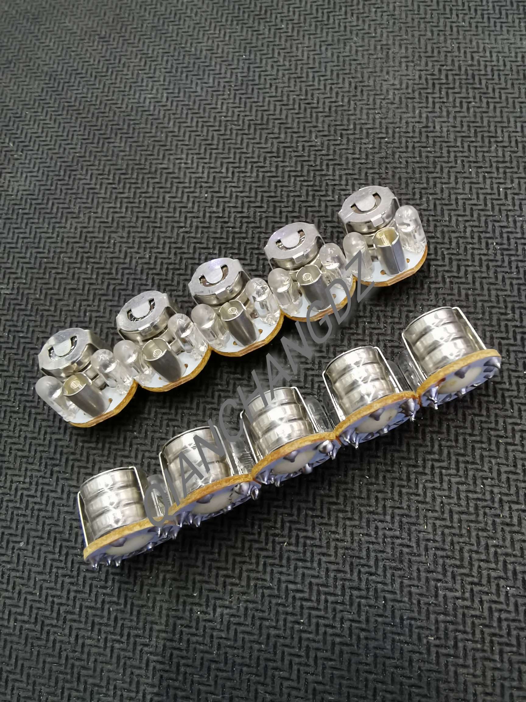 led闪光震动灯 糖果棒灯跳跳球灯羽毛球灯红蓝闪灯电子灯闪光球灯白底实物图