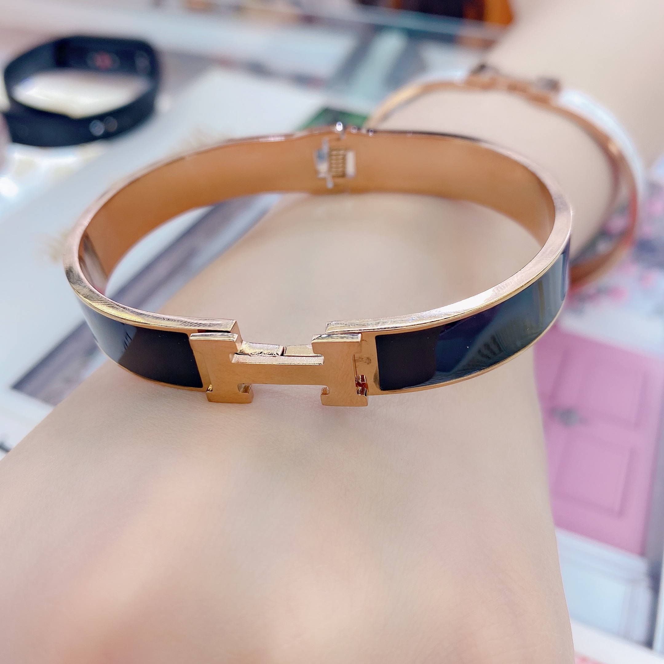 Chenglong Jewelry Bracelet: Korean version couple jewelry for women, fashionable inlaid, niche design, Instagram trendy and popular titanium steel bracelet B0134-120 detail image 3