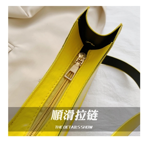 12026包包夏天2021新款潮时尚高级感斜挎包女包夏季百搭单肩腋下小方包白底实物图