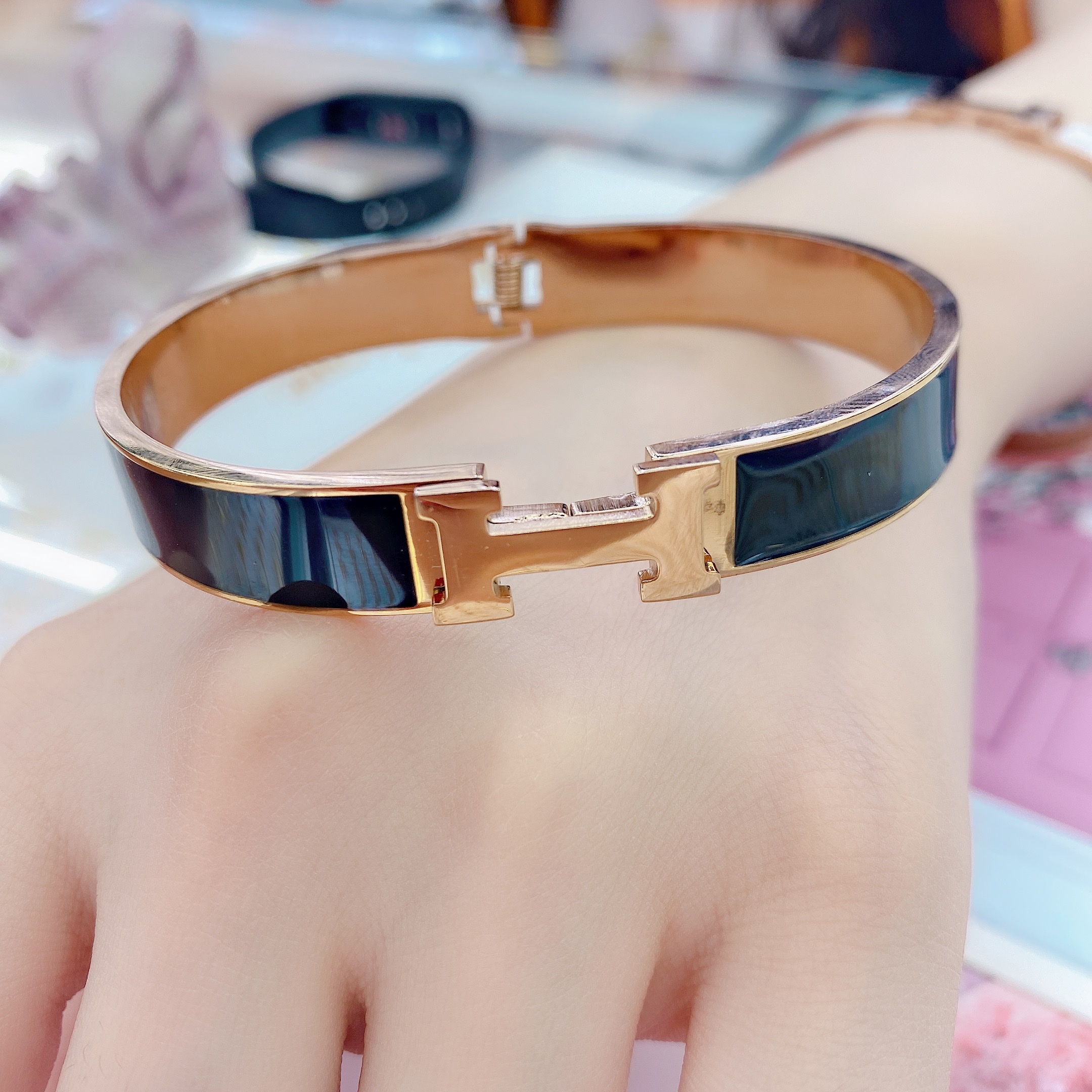 Chenglong Jewelry Bracelet: Korean version couple jewelry for women, fashionable inlaid, niche design, Instagram trendy and popular titanium steel bracelet B0134-120 detail image 2