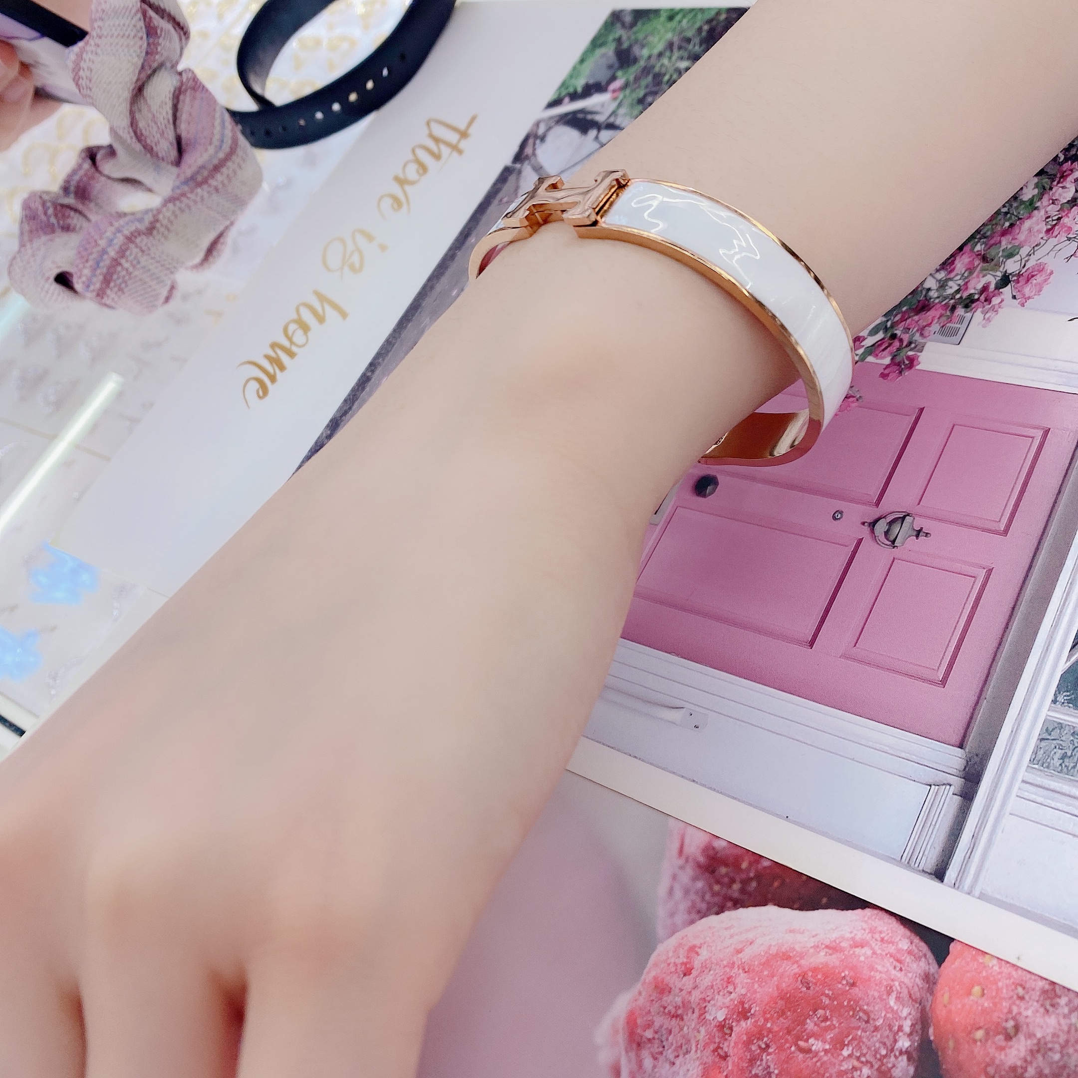 Chenglong Jewelry Bracelet: Korean version couple jewelry for women, fashionable inlaid, niche design, Instagram trendy and popular titanium steel bracelet B0134-120 detail image 8