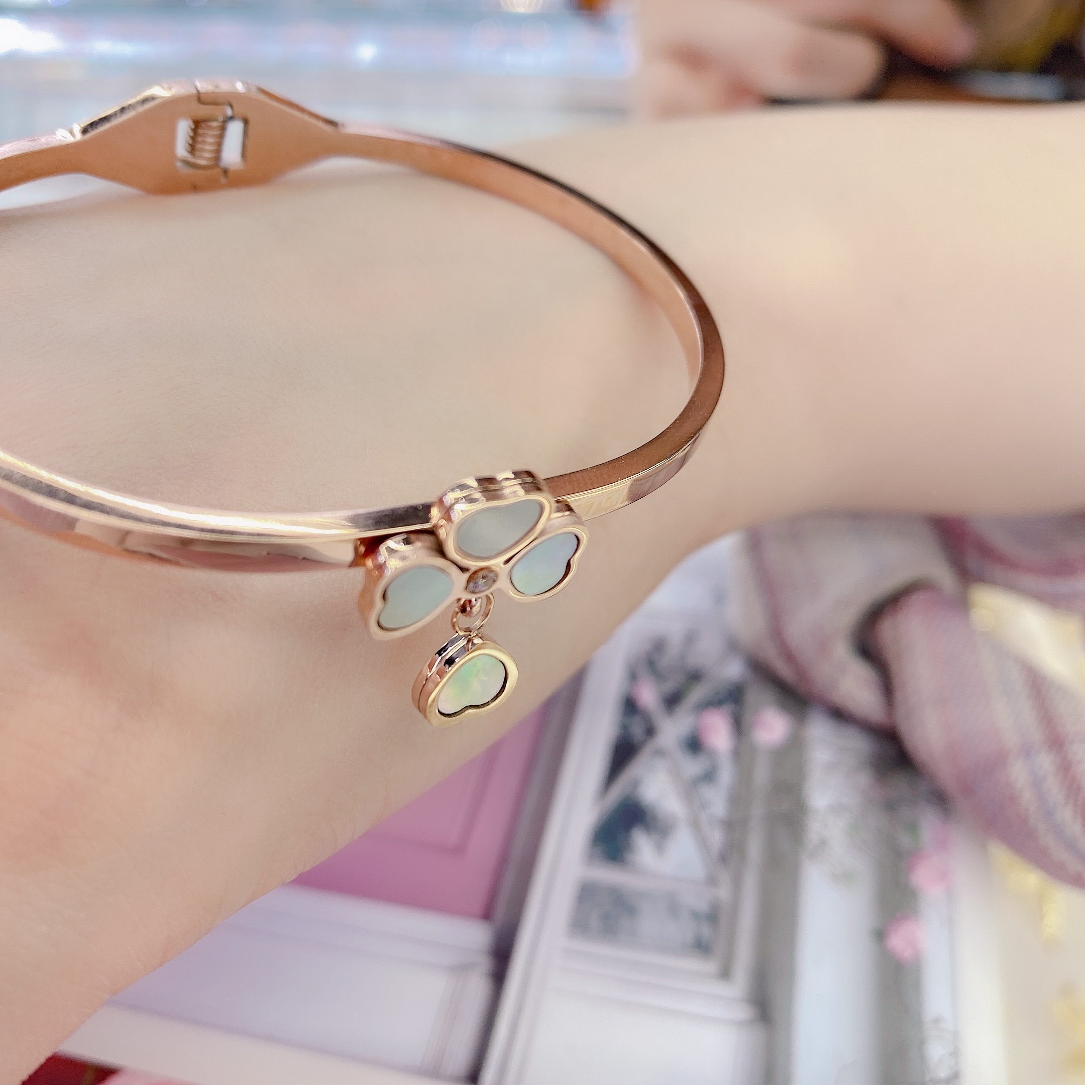 Chenglong Jewelry's Lucky Four-leaf Clover bracelet, a pure silver bracelet for women, is an Instagram niche design. It's a simple gift for your girlfriend, B0133-95 detail image 2