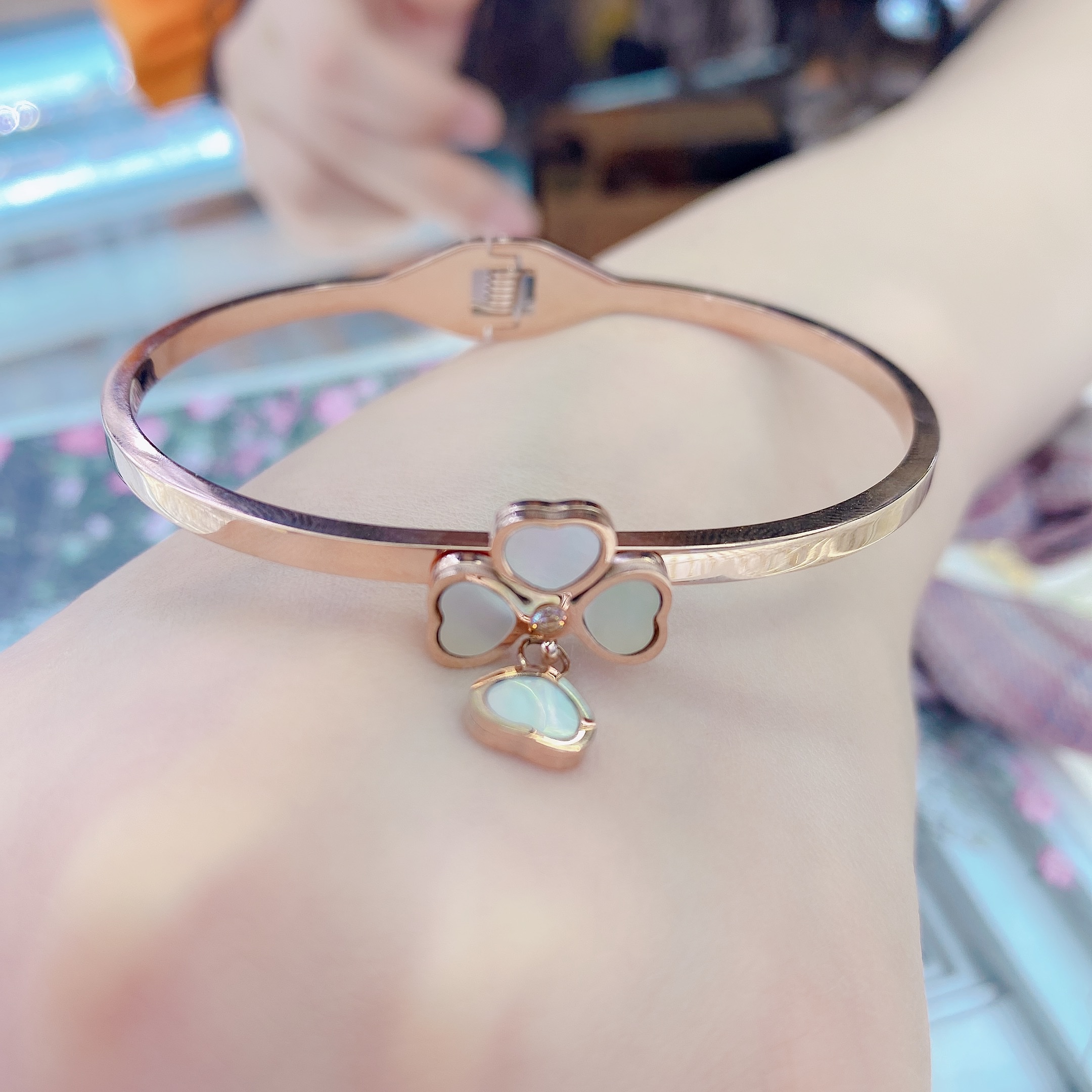 Chenglong Jewelry's Lucky Four-leaf Clover bracelet, a pure silver bracelet for women, is an Instagram niche design. It's a simple gift for your girlfriend, B0133-95 detail image 3