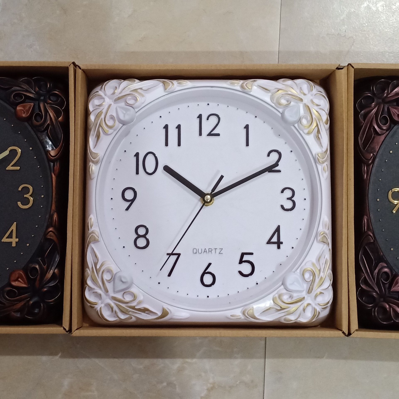 2102M Avon clock