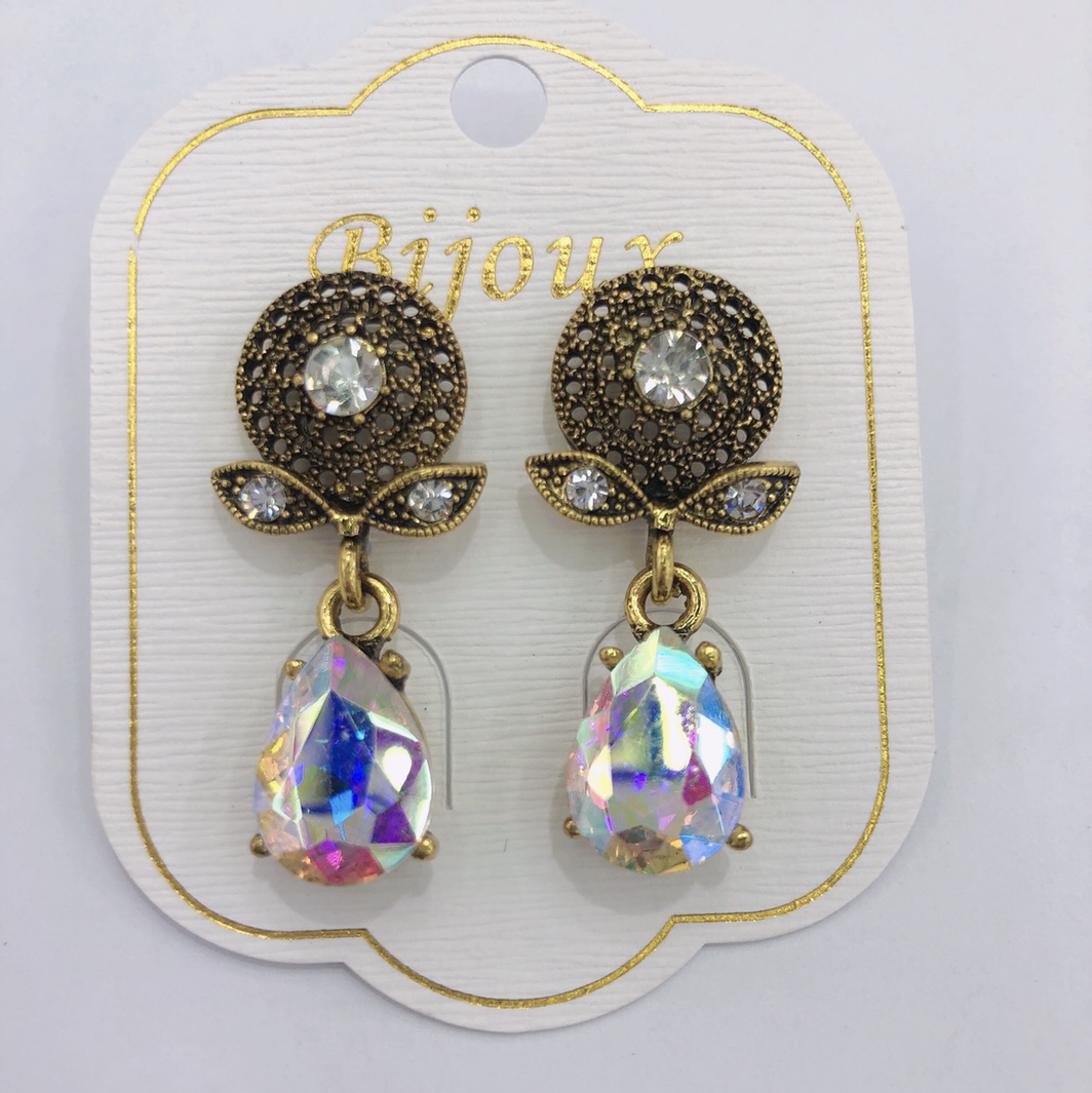 New trendy and retro style round water drop crystal earrings that are popular on the Internet, with a unique and elegant style and a sparkling effect
