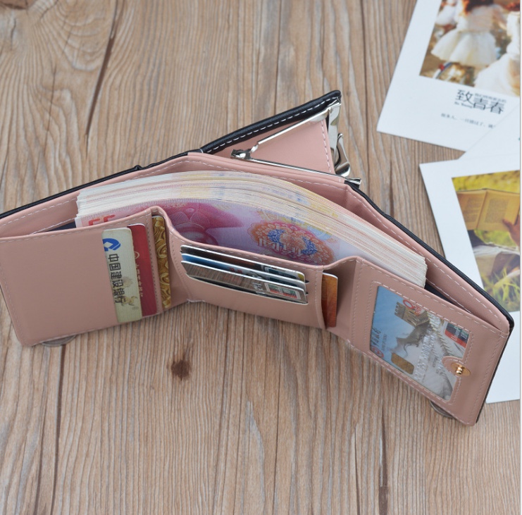 Short wallet for girls, a cute Korean-style student coin purse, a fresh and fashionable printed solid-color flower folding wallet Application Scenario