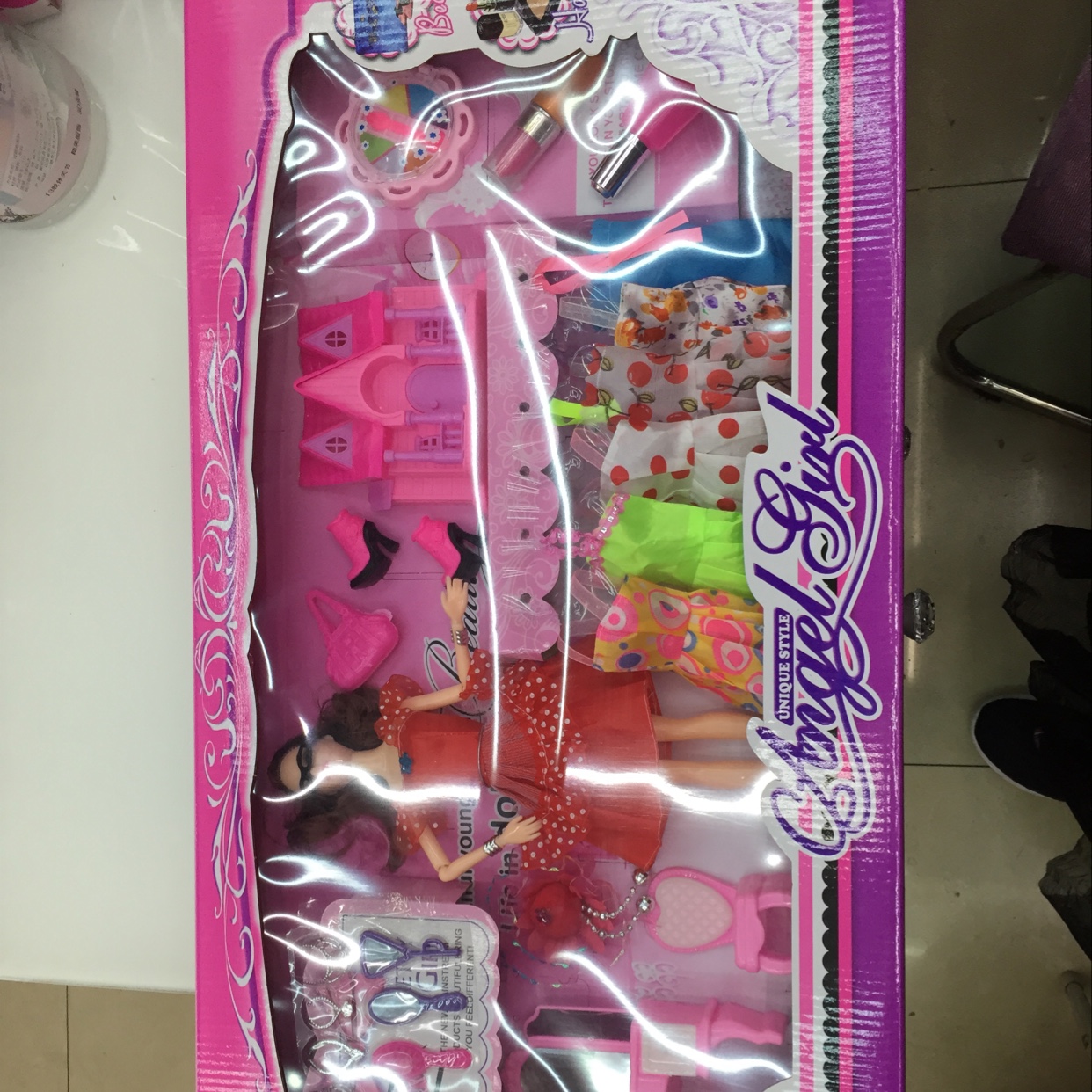 1686 1-2 Doll A Barbie doll