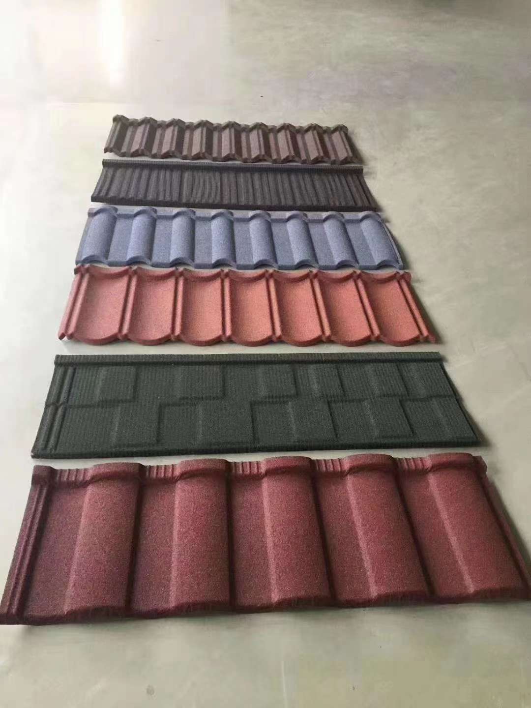 厂家直销金属彩石瓦 屋顶瓦 瓦片 铁皮瓦 石头瓦  别墅瓦 彩砂瓦  金属瓦 屋脊瓦 专业出口非洲 瓦脊瓦配件石头粒瓦.产品图