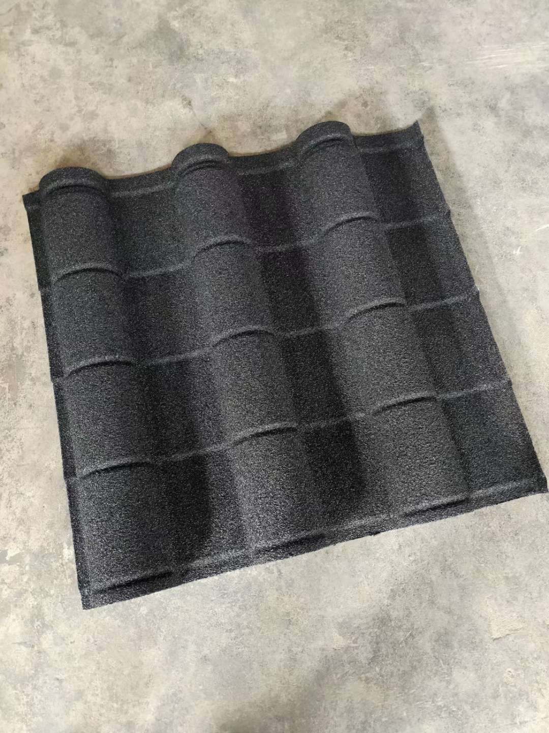 厂家直销金属彩石瓦 屋顶瓦 瓦片 铁皮瓦 石头瓦  别墅瓦 彩砂瓦  金属瓦 屋脊瓦 专业出口非洲 瓦脊瓦配件石头粒瓦.详情图3