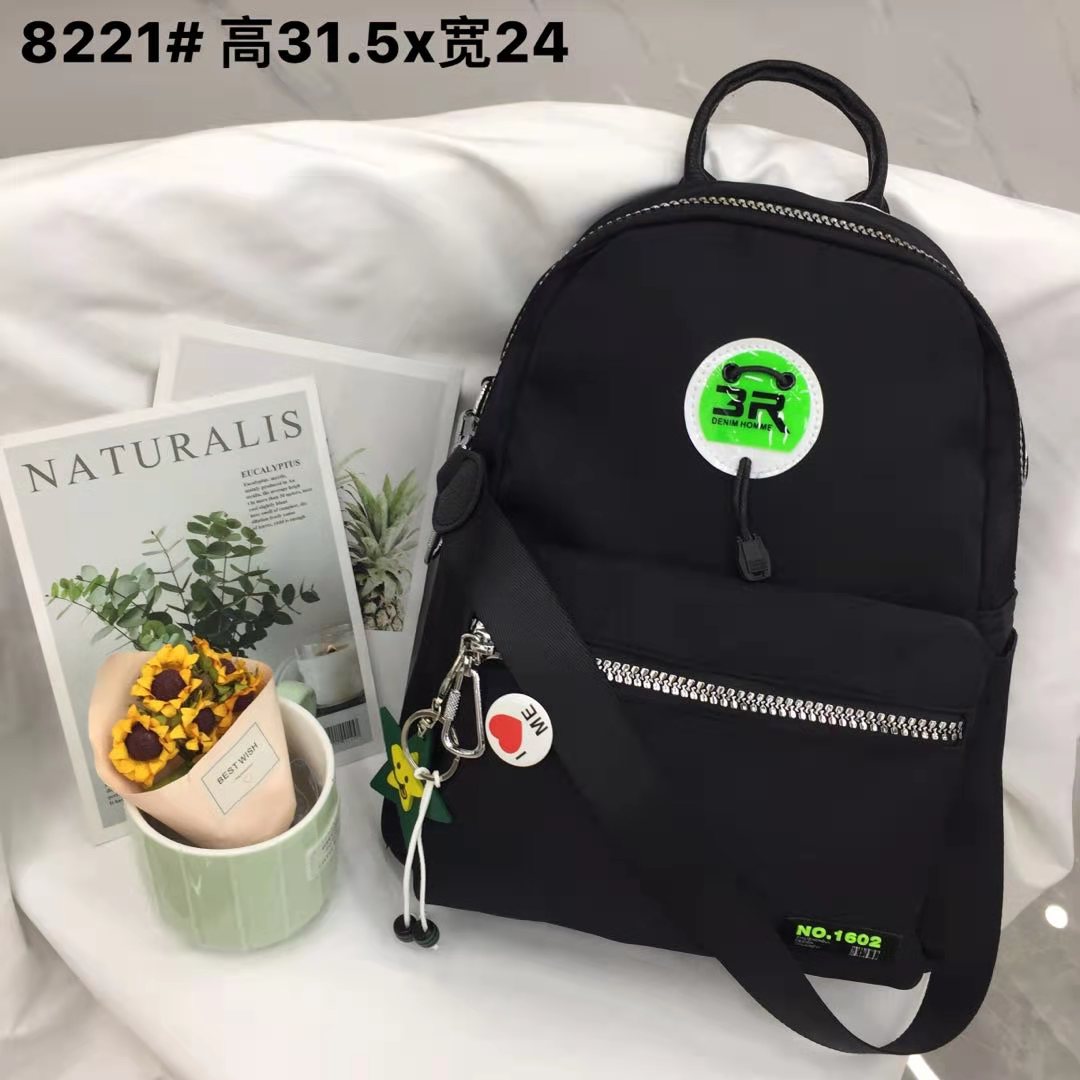 男士通勤新款双肩背包 大容量实用双肩包 时尚潮流背包轻便耐用