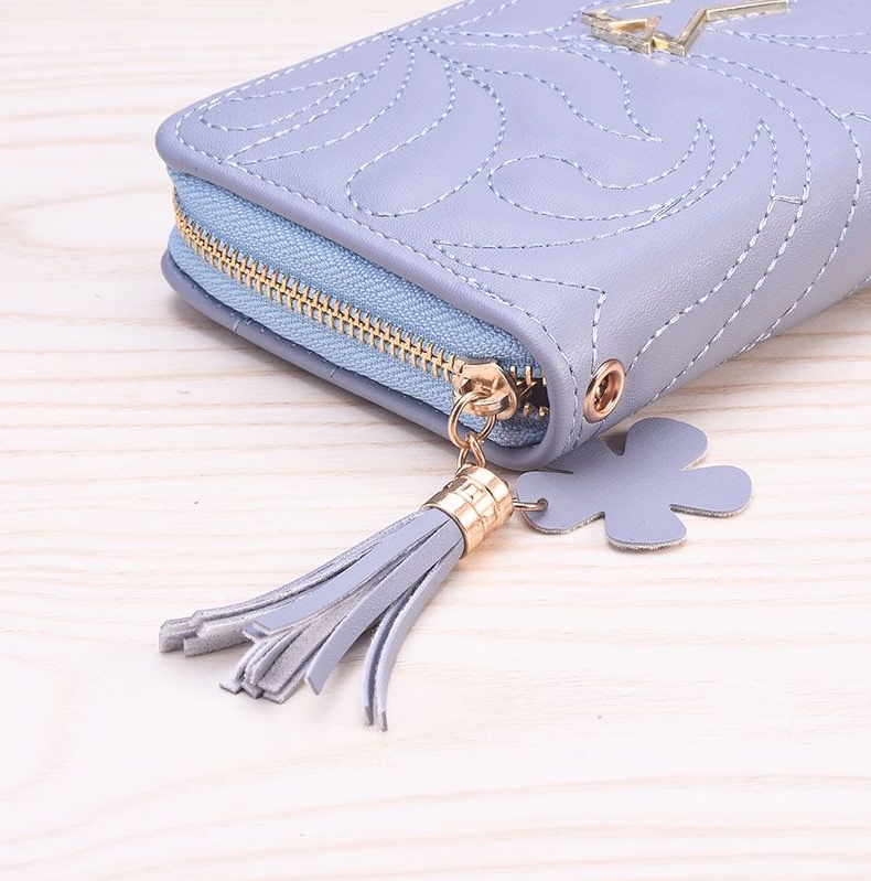 Amazon's new stylish and elegant long wallet for women, exquisitely embroidered thread, leather-covered, multi-slot, large-capacity wallet, factory direct sales Application Scenario