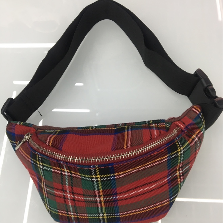 休闲帆布流行时尚腰包女（百搭斜挎胸包）图