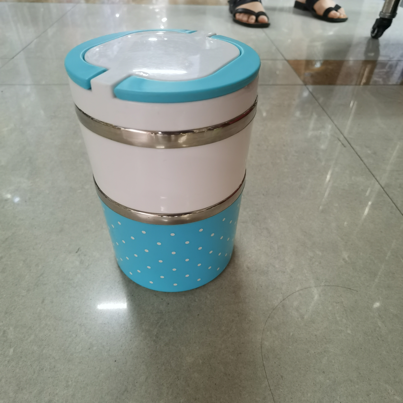 A 2-layer polka dot plastic round lunch box
