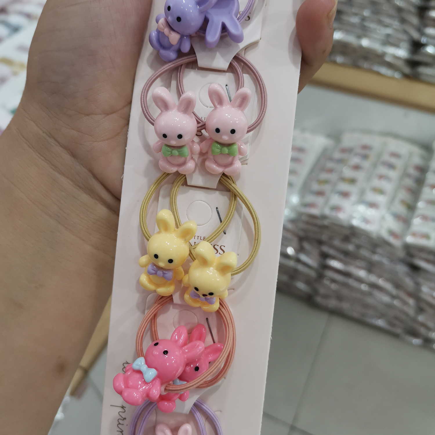 Kids are selling new resin rabbit bands thumbnail