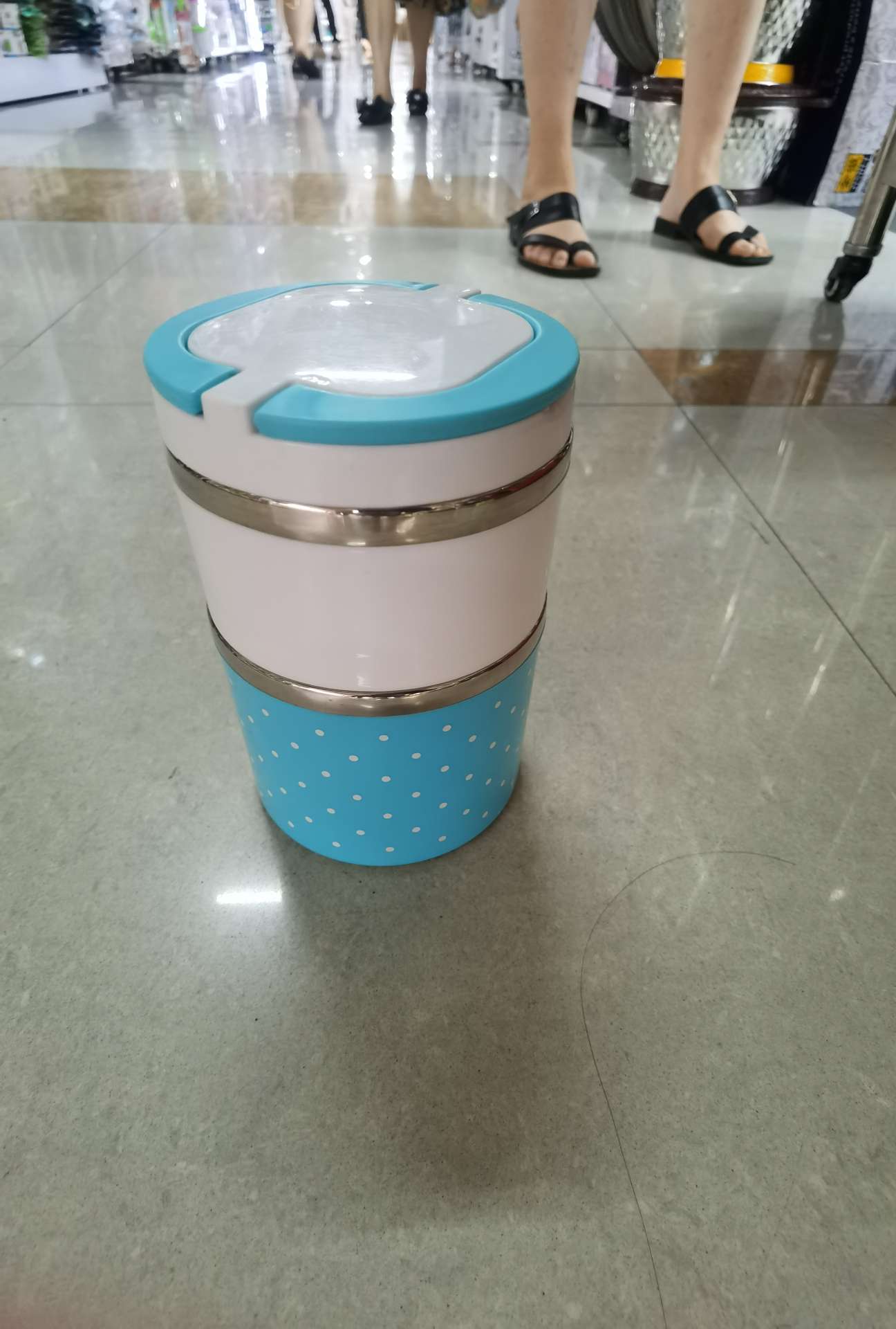 A 2-layer polka dot plastic round lunch box details Picture
