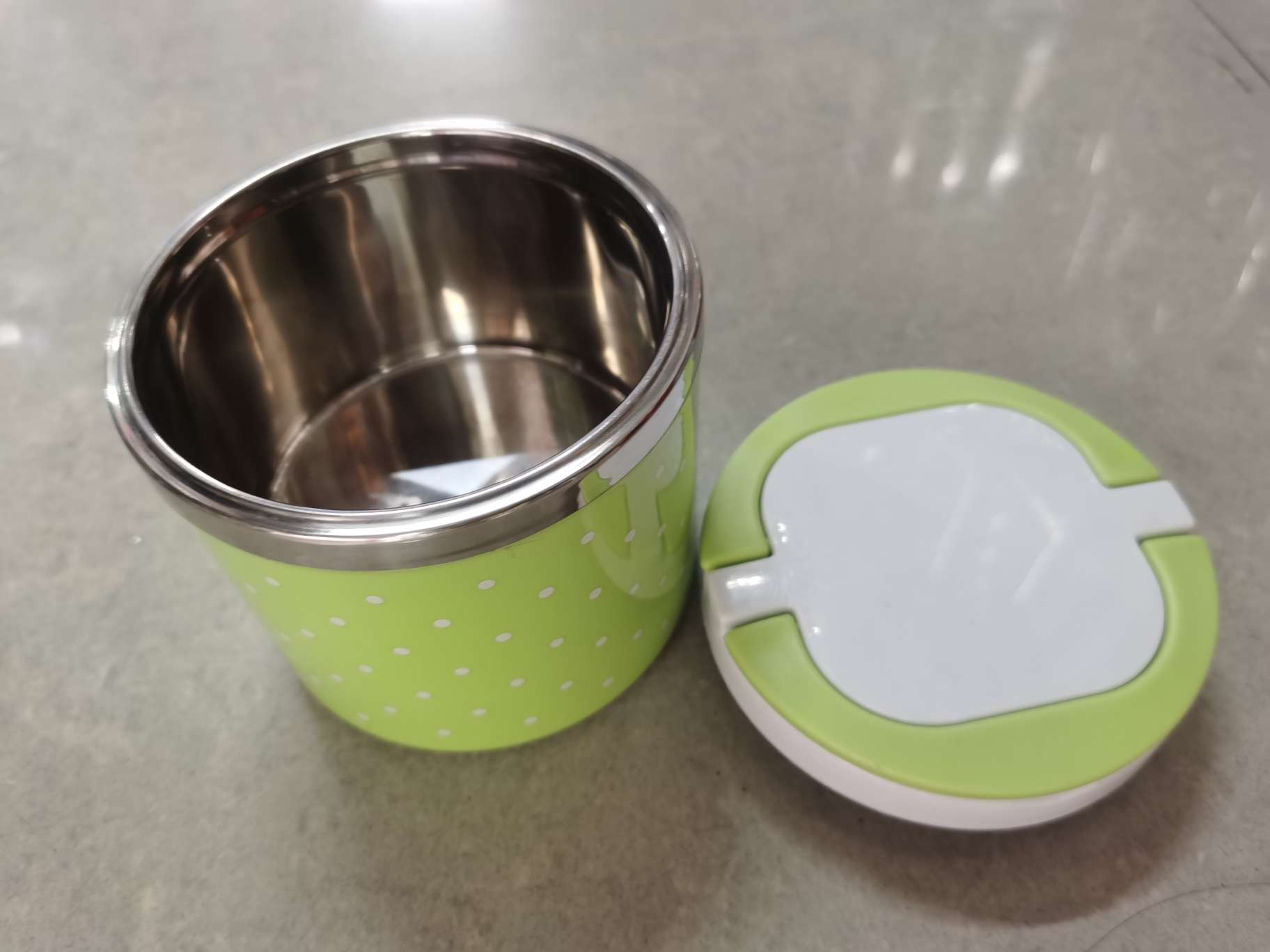 A 1-layer polka dot plastic round lunch box details Picture