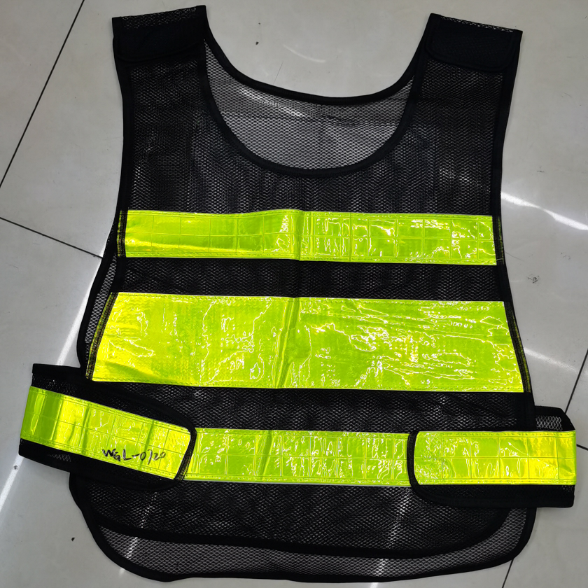 Grid reflective vest with detachable shoulders