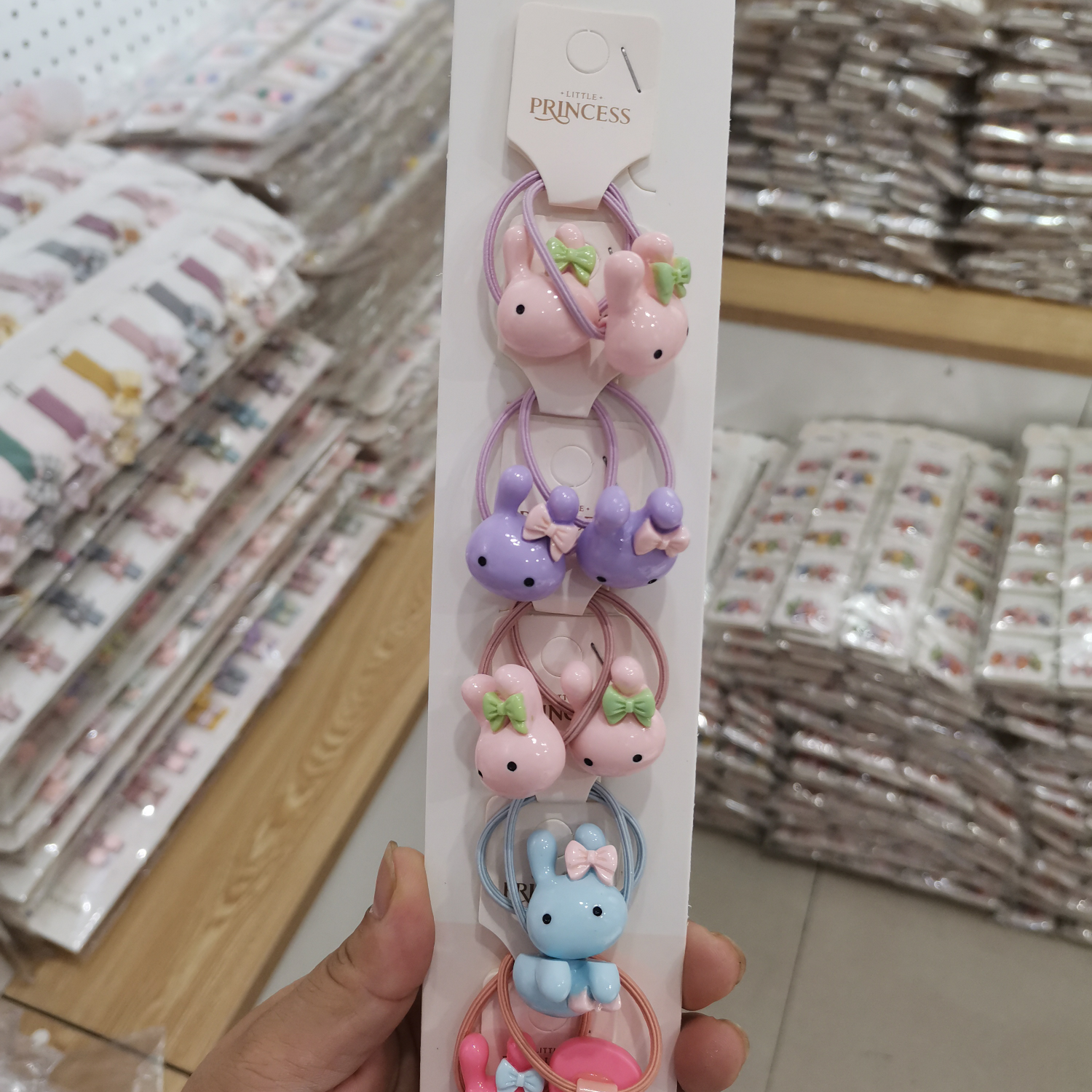 Kids are selling new resin cute rabbit bands thumbnail