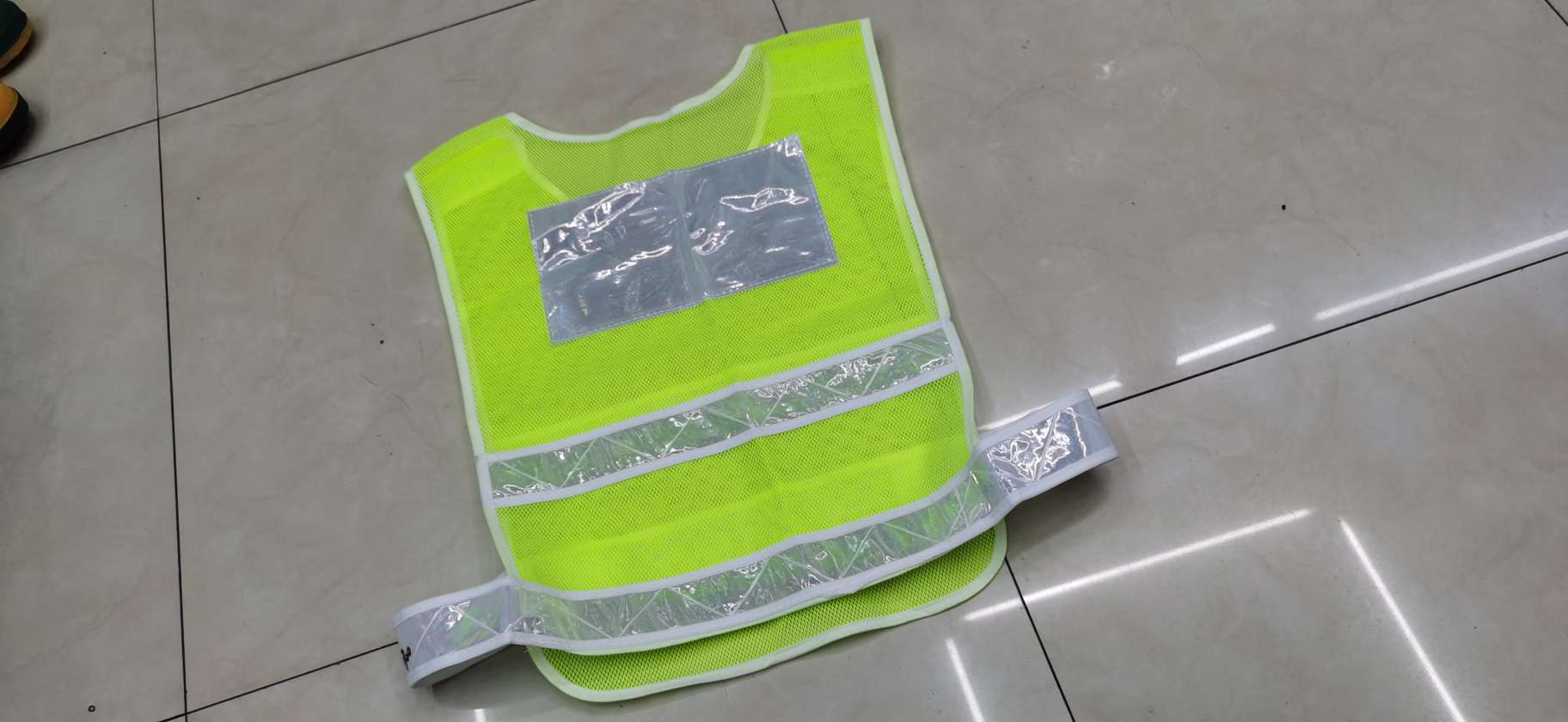 Grid reflective vest details Picture