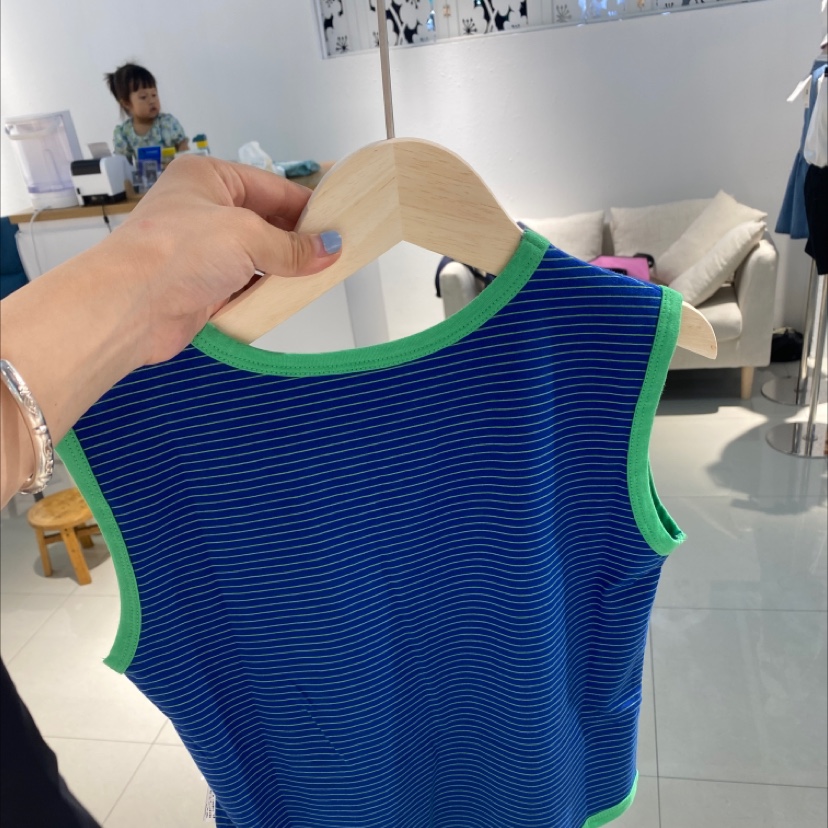 男童背心细节图