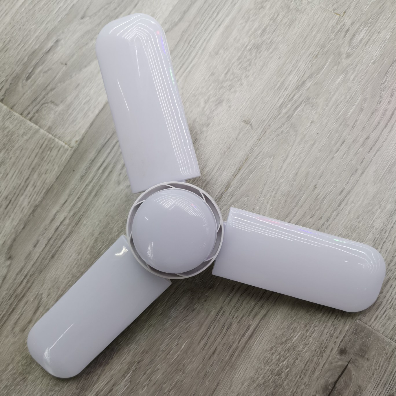 新款3+1叶子灯 45W大功率LED灯
