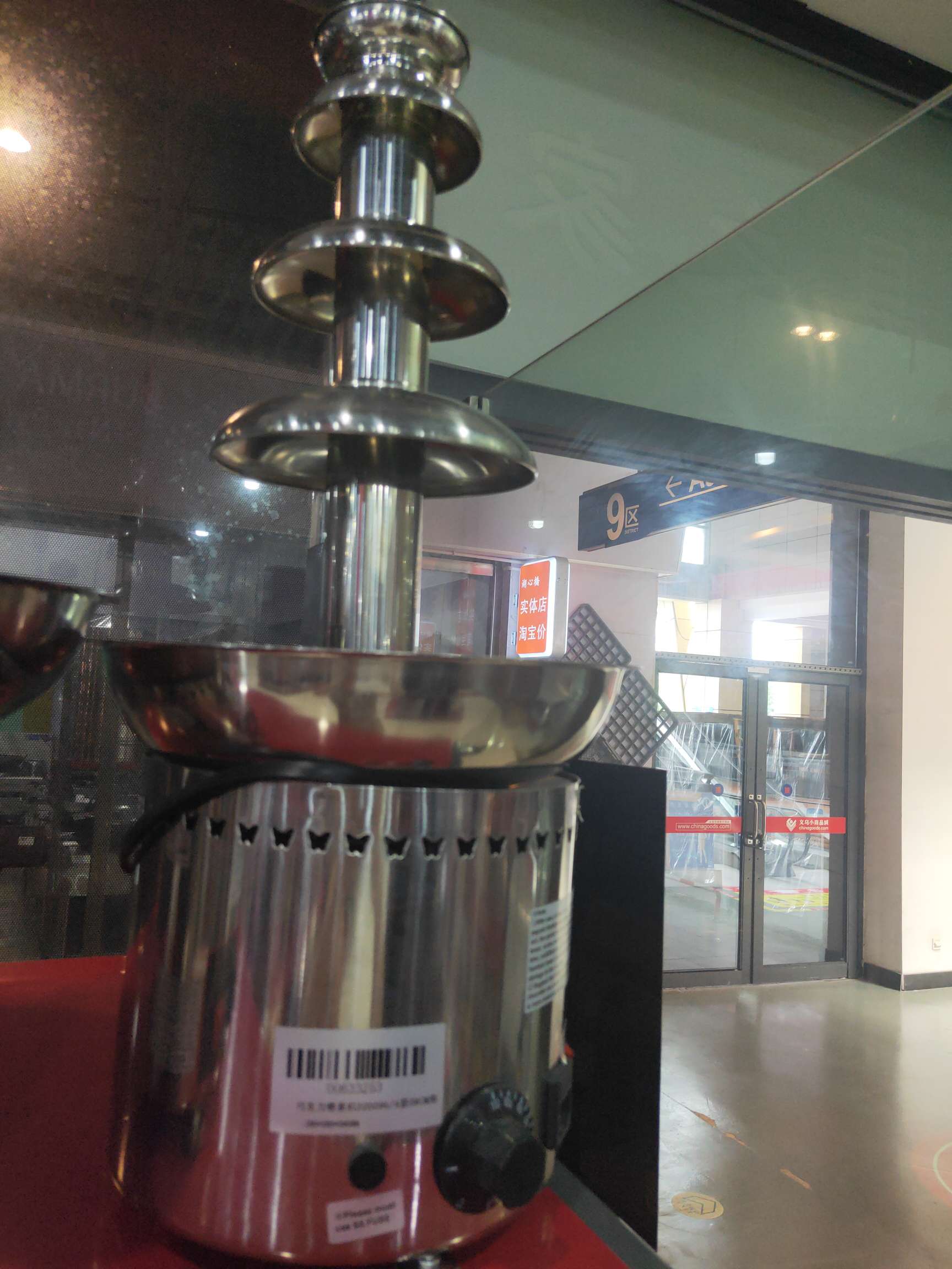 Four-layer chocolate fountain machine detail image 2