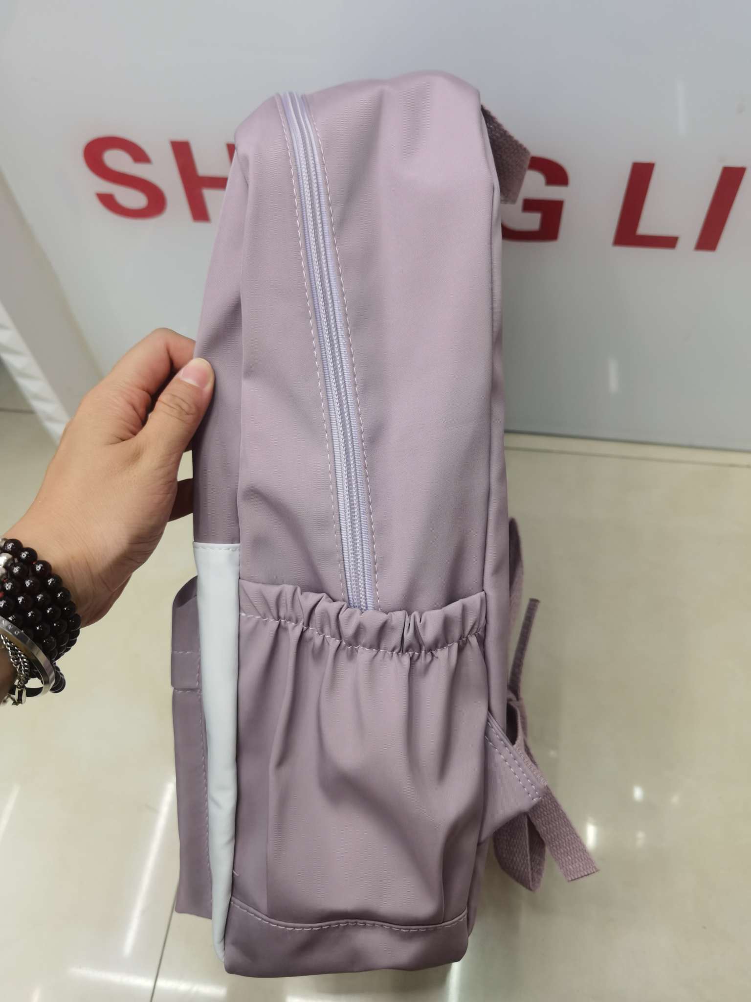 帆布双肩背产品图