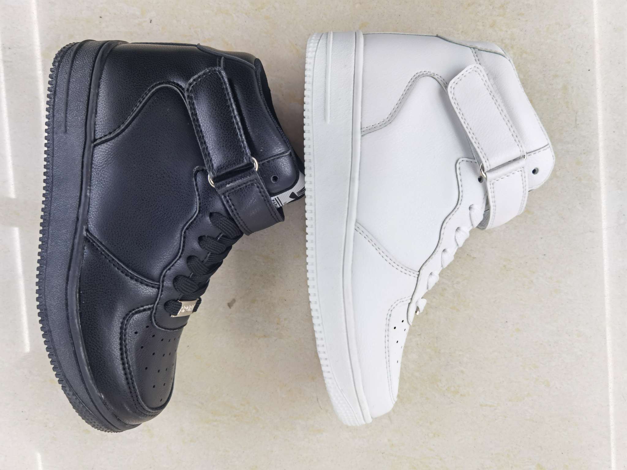 2021 Little White Shoes Sneakers details Picture