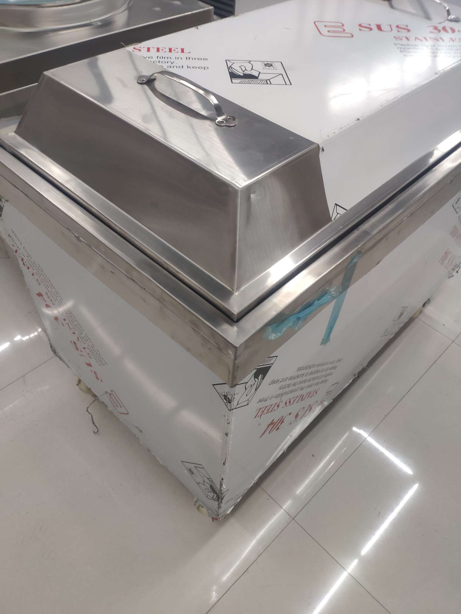 不锈钢保温箱细节图