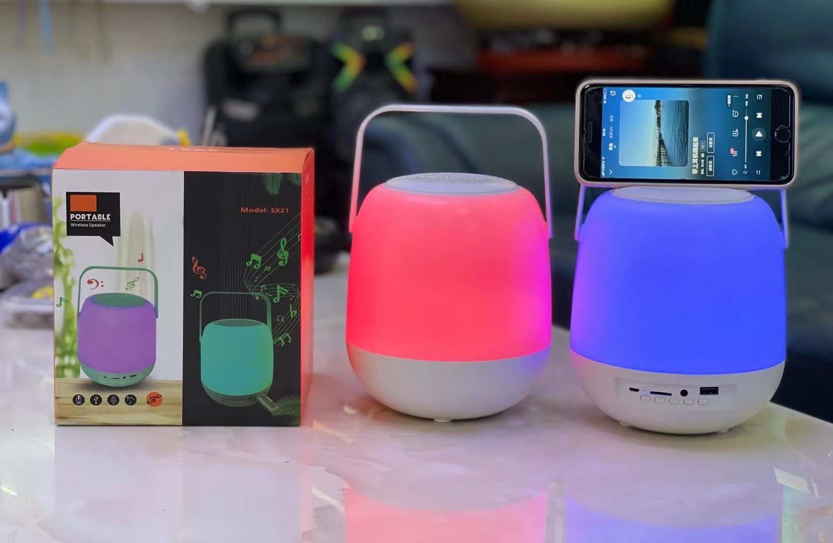 SX-21 Colorful Light Handle Mobile Phone Stand Wireless Bluetooth Speaker Application Scenario