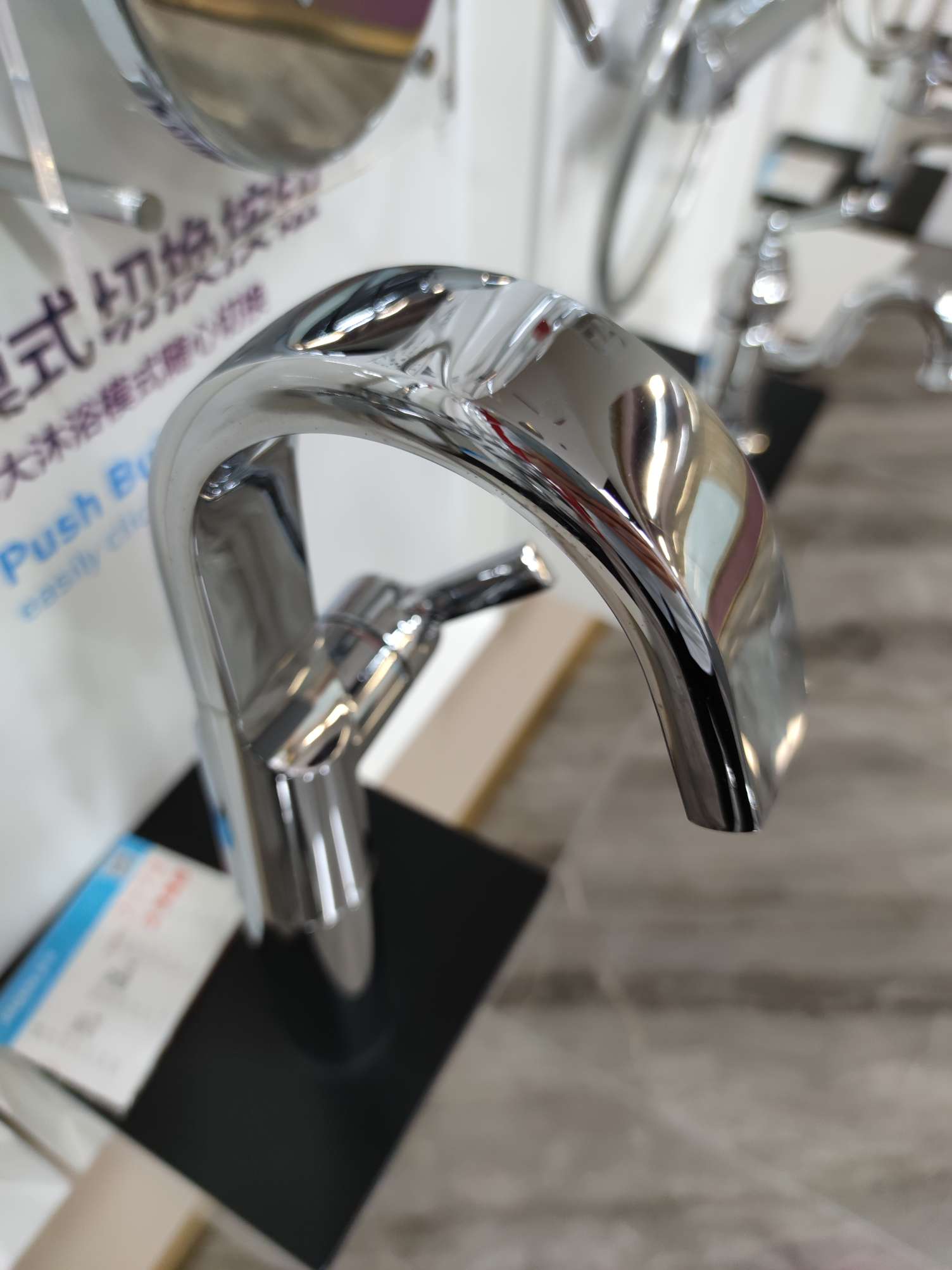 Moen high-end cold and hot water faucet with copper body, high throw single handle, rotating sink, sink, kitchen basin and faucet details Picture