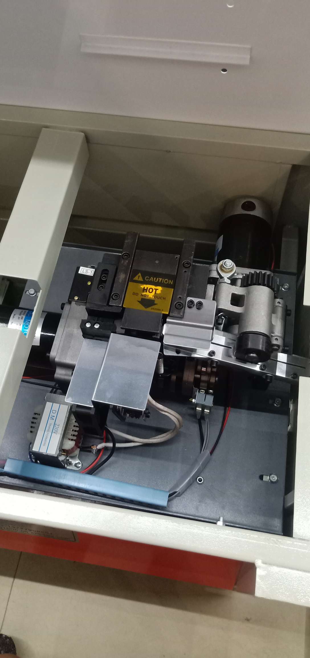 Semi-automatic high-platform strapping machine Item Picture