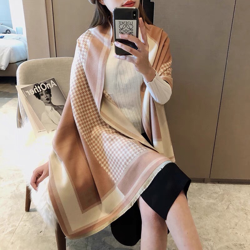 女士披肩秋冬季外套百搭休闲中长款爆款围巾