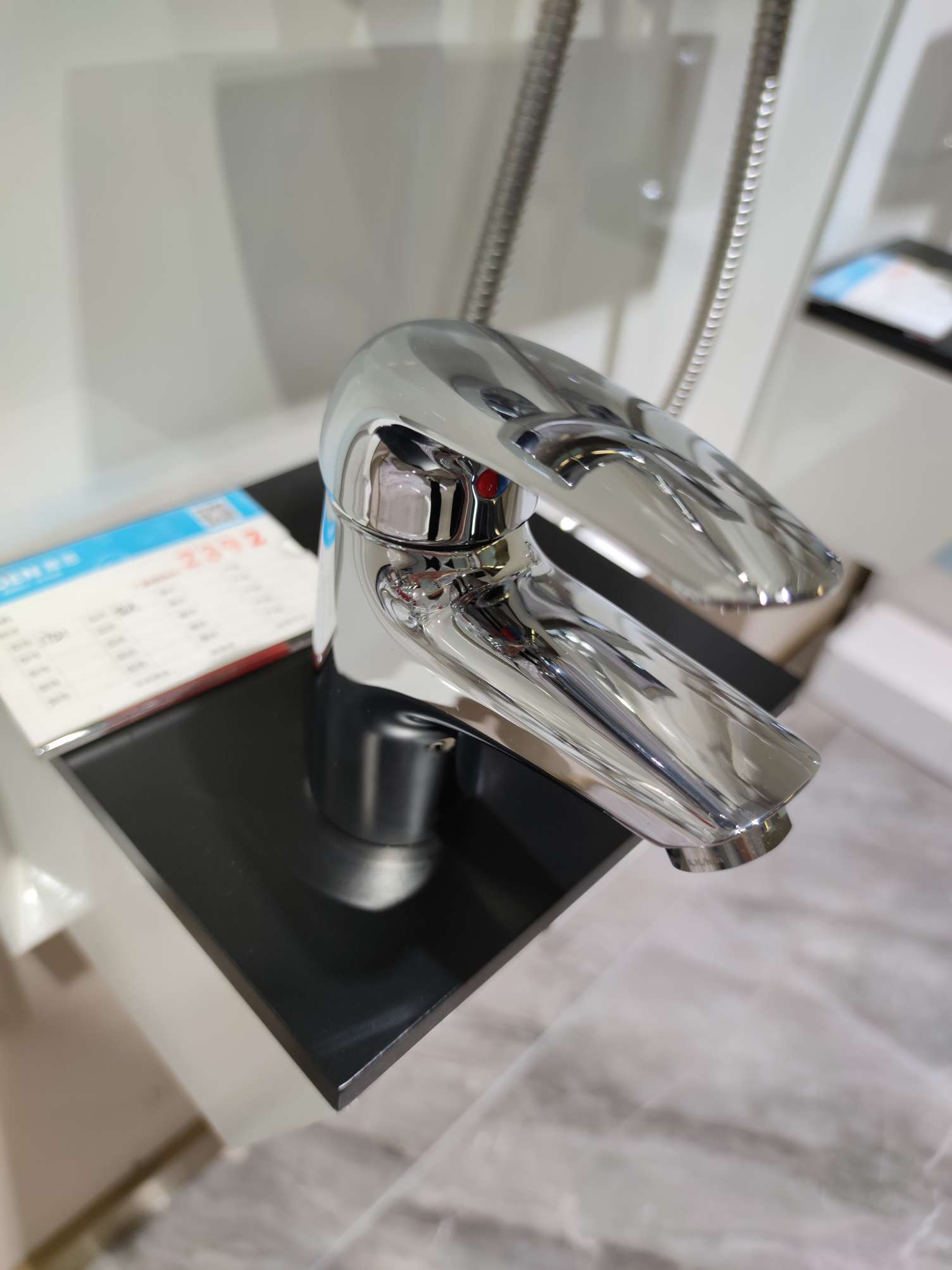 Moen hot and cold water faucet with copper body, high throw single handle, rotating sink, sink, kitchen basin, kitchen faucet 17121 details Picture