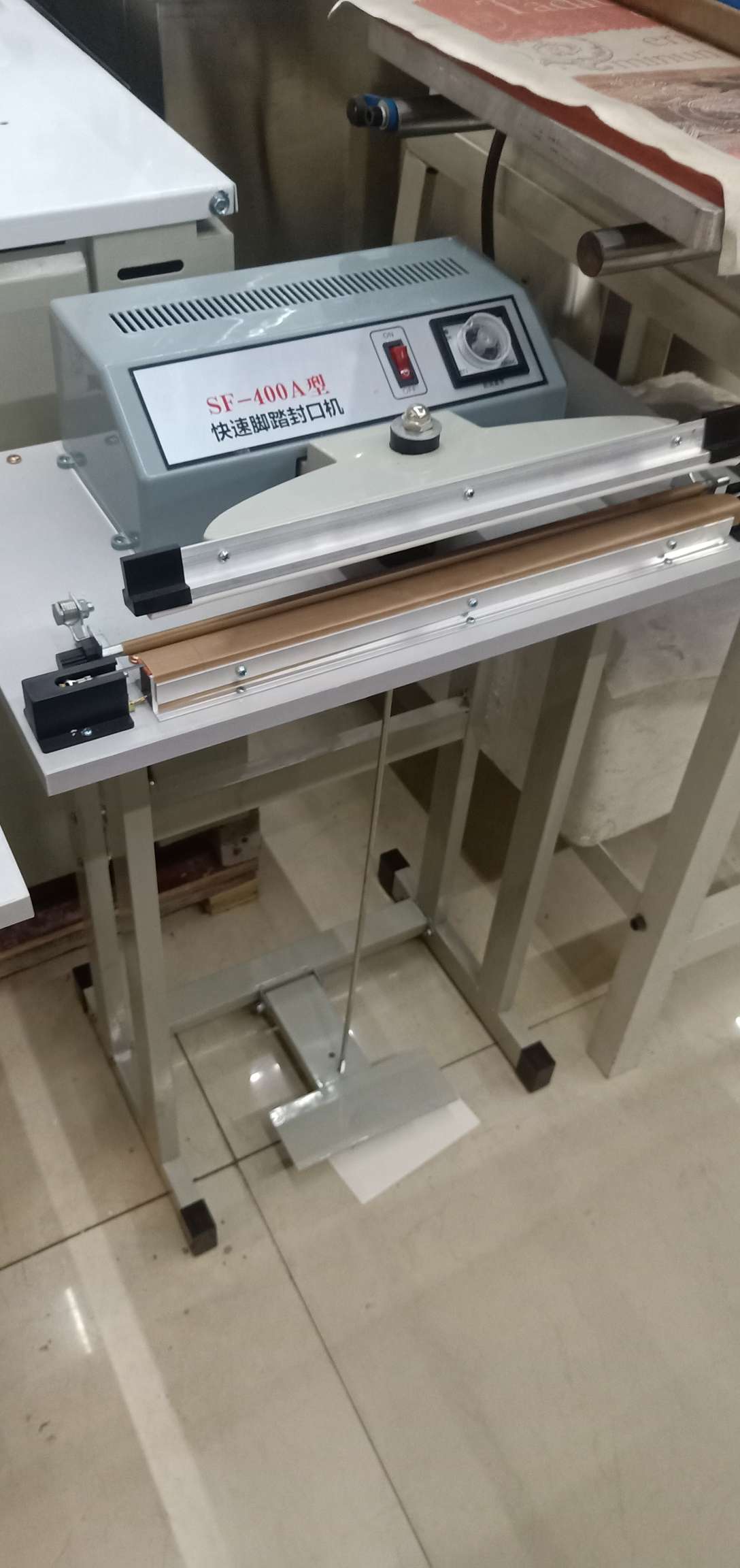 400 Foot pedal sealing machine Application Scenario