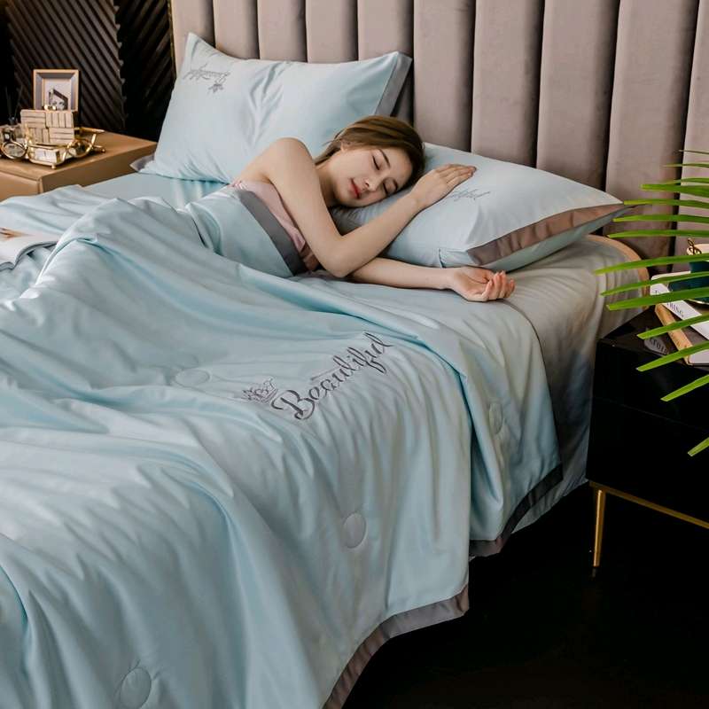 New crown 👑 patchwork washed silk embroidered summer quilt four-piece set detail image 5