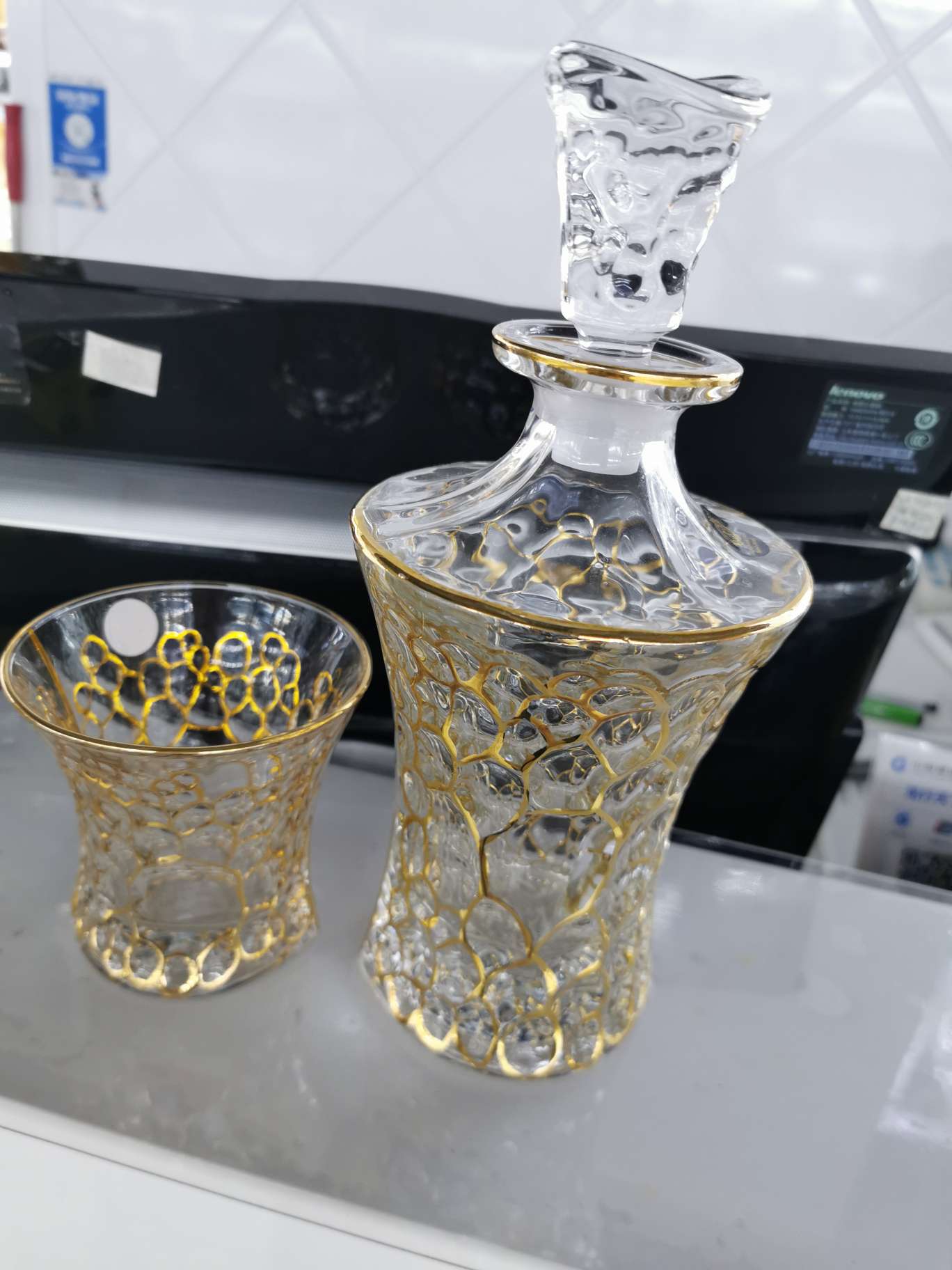 Seven-piece set of European lead-free creative whisky glasses with gilded line crystal glass for home use detail image 4