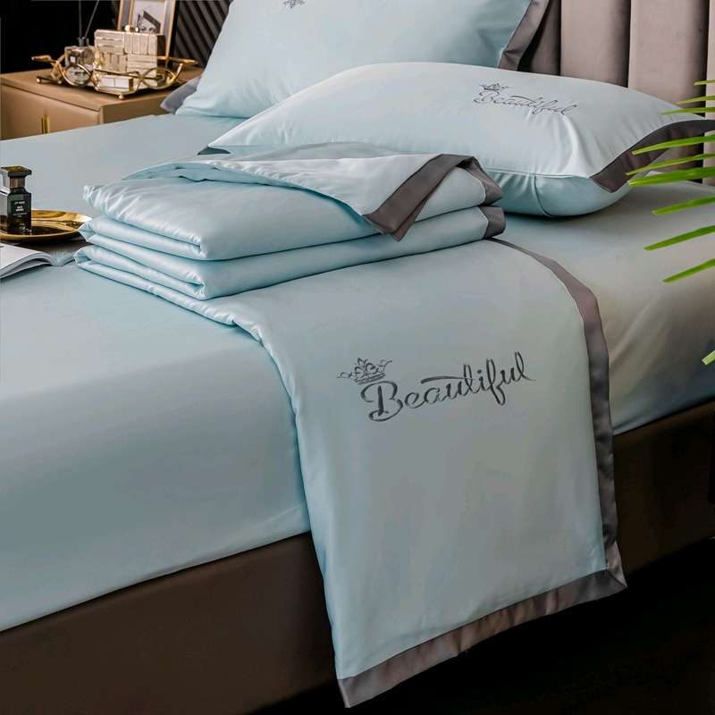 New crown 👑 patchwork washed silk embroidered summer quilt four-piece set detail image 1