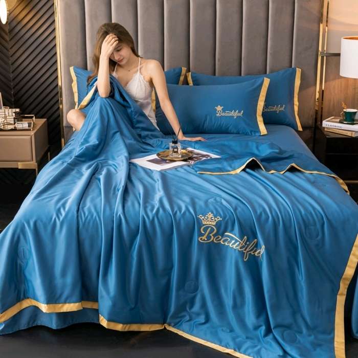 New crown 👑 patchwork washed silk embroidered summer quilt four-piece set detail image 8
