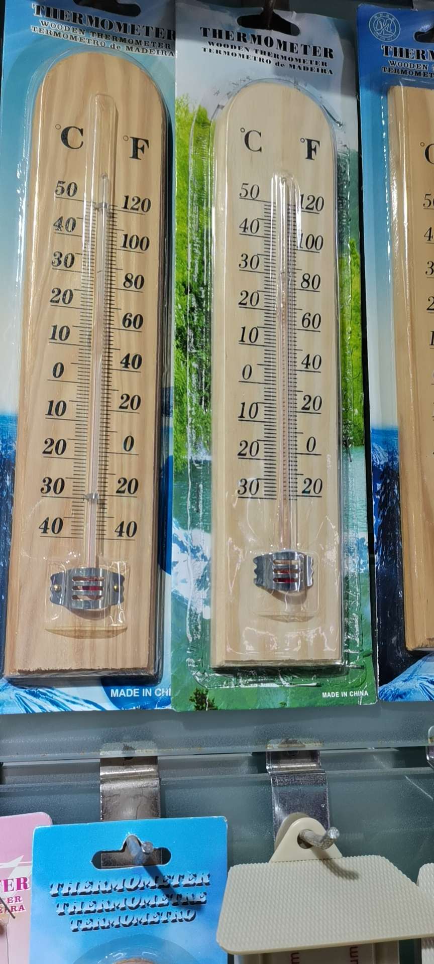 大刻度木头家用温度计产品图