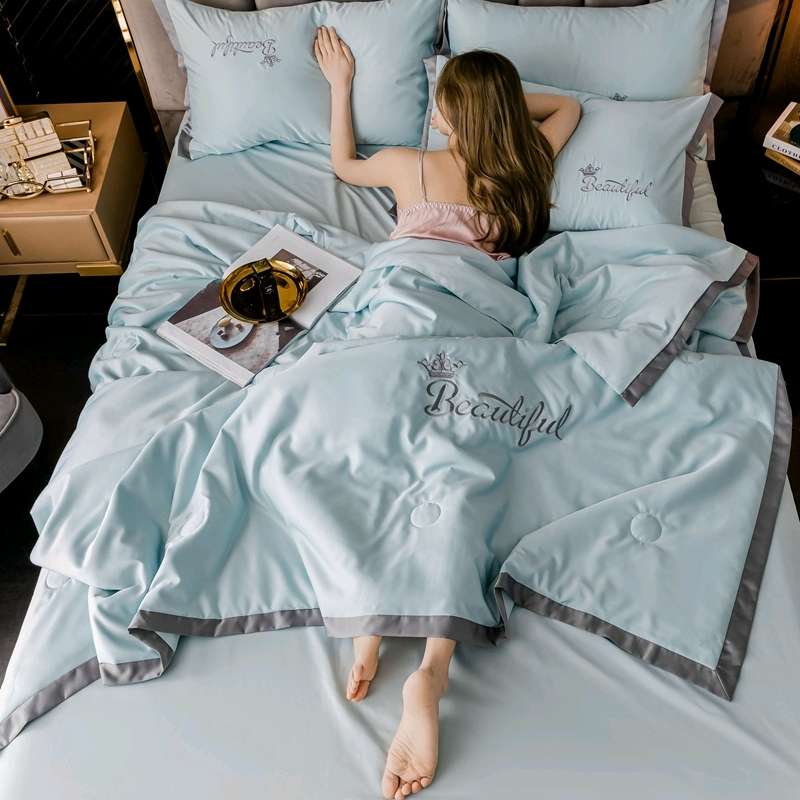 New crown 👑 patchwork washed silk embroidered summer quilt four-piece set detail image 9