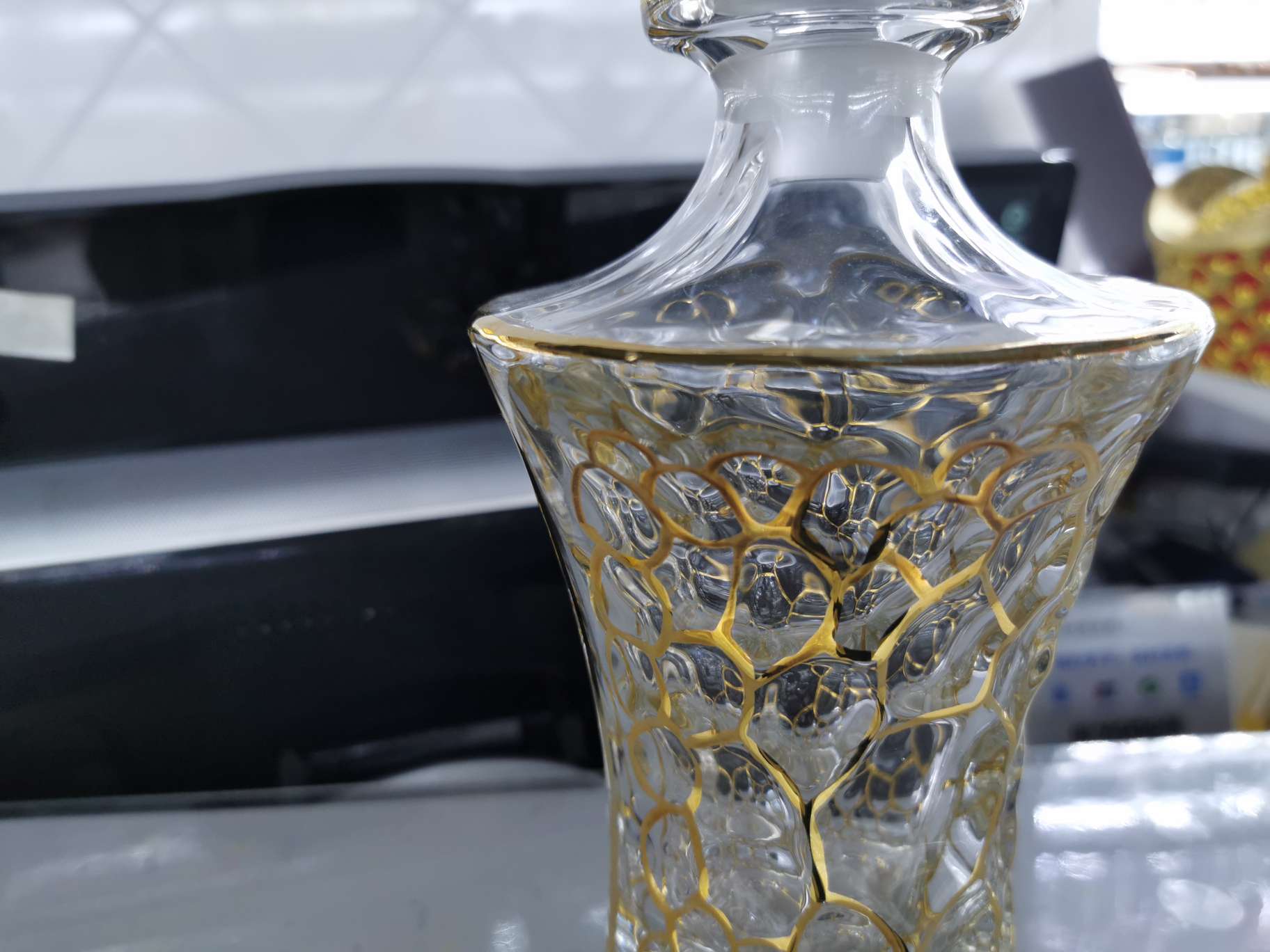 Seven-piece set of European lead-free creative whisky glasses with gilded line crystal glass for home use detail image 2