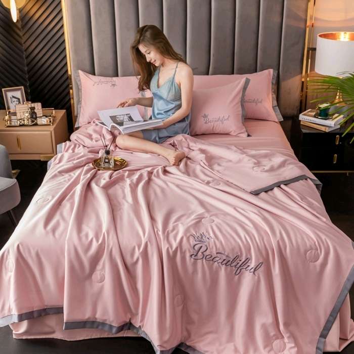 New crown 👑 patchwork washed silk embroidered summer quilt four-piece set detail image 16