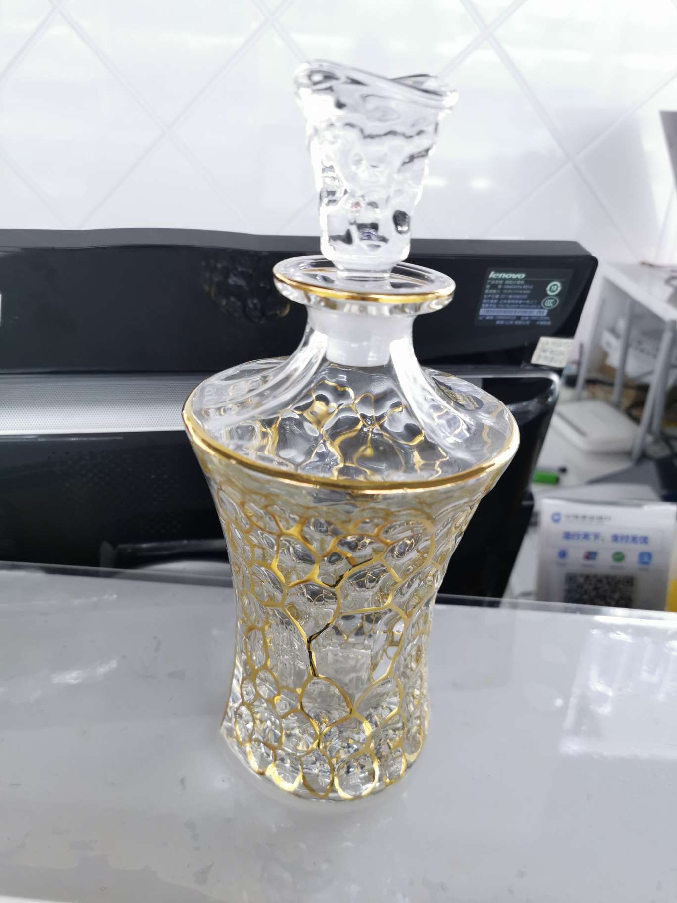 Seven-piece set of European lead-free creative whisky glasses with gilded line crystal glass for home use Item Picture