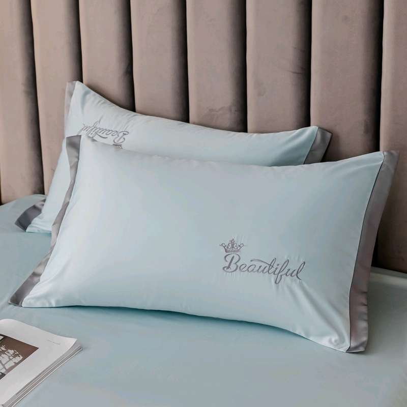 New crown 👑 patchwork washed silk embroidered summer quilt four-piece set detail image 3