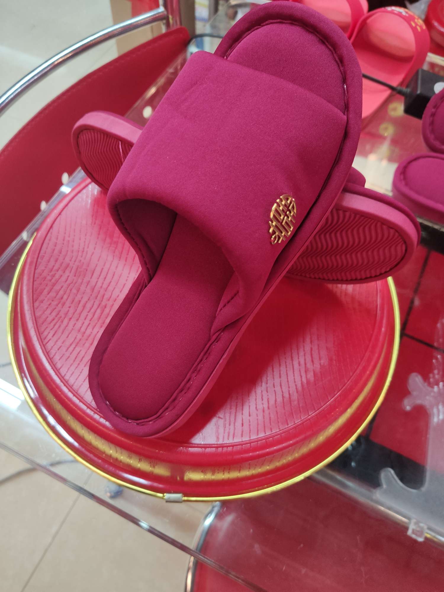 In-stock wedding slippers, wedding supplies, newlywed slippers, red slippers for the bride and groom Application Scenario