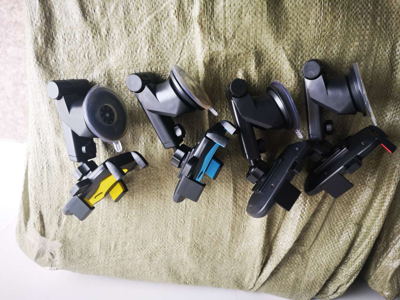 硅胶底伸缩杆手机架   车载加长手机架详情7