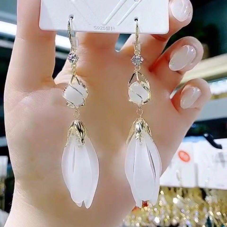 网红时尚猫眼石花瓣长款流苏耳环2021新款气质百搭超仙挂钩耳坠女细节图