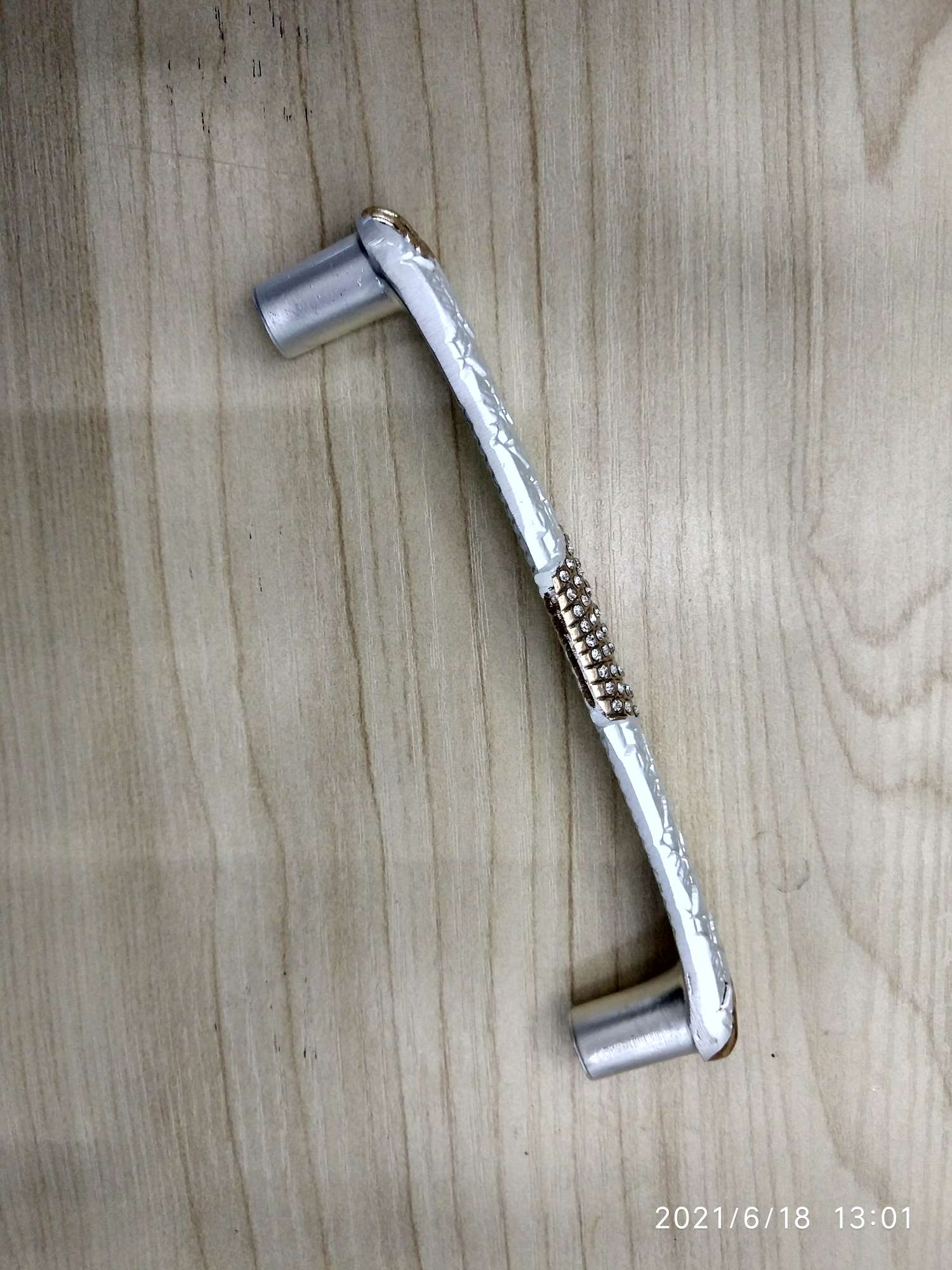 Modern retro European-style silver-white gold handle Application Scenario