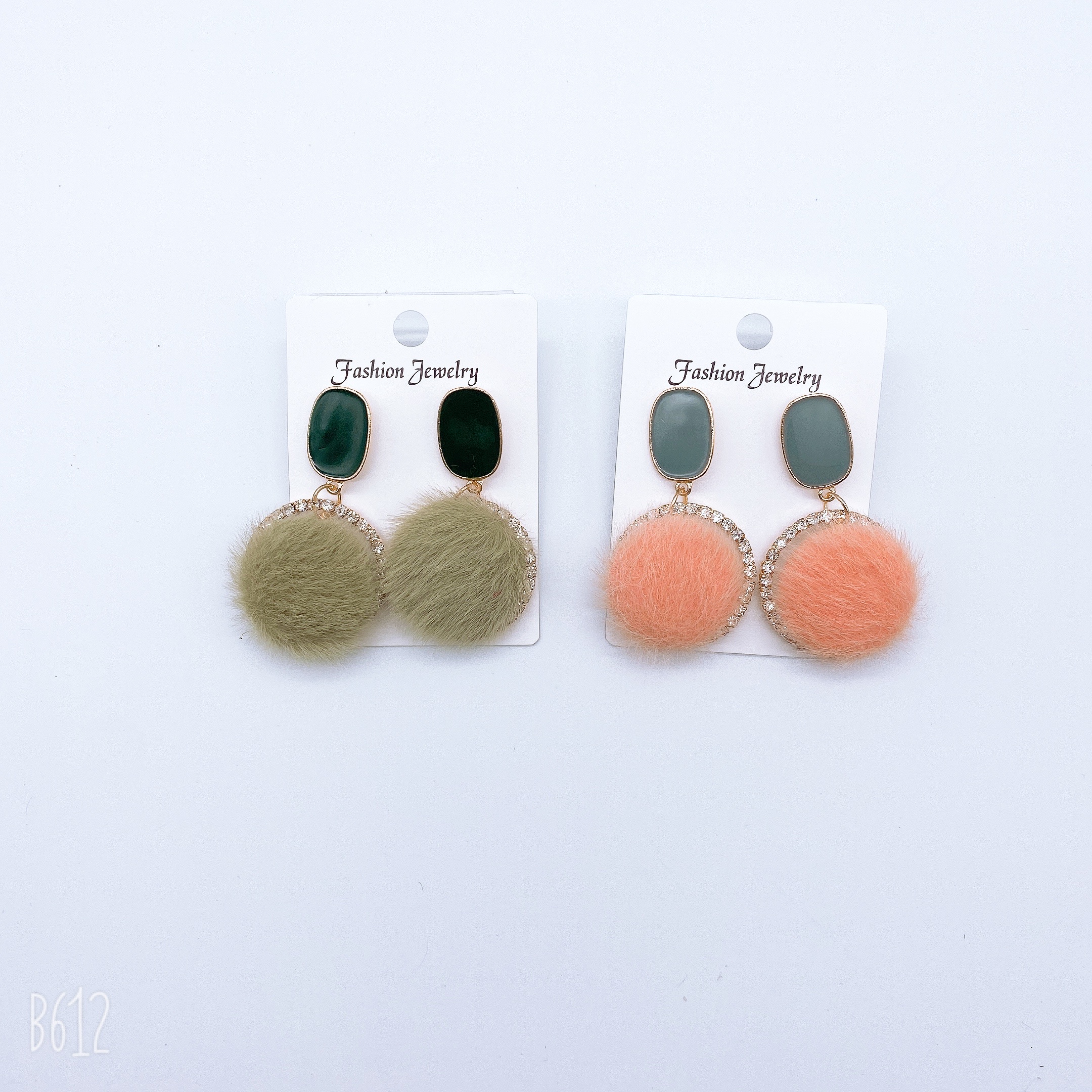 Autumn and winter new Korean-style furry ball oil drop earrings, fashionable, elegant and stylish earrings Specification image